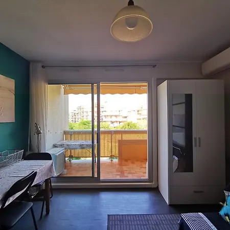 Calme Avec Loggia, Proche Et Centre, Climatise, Parking Inclus - Fr-1-803-54 Le Lavandou